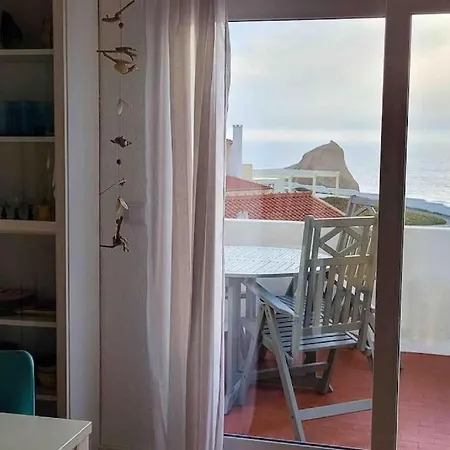 Lejlighed Yellow Submarine On The Seafront Silveira (Lisbon)