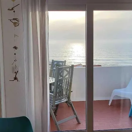 Lejlighed Yellow Submarine On The Seafront Silveira (Lisbon)